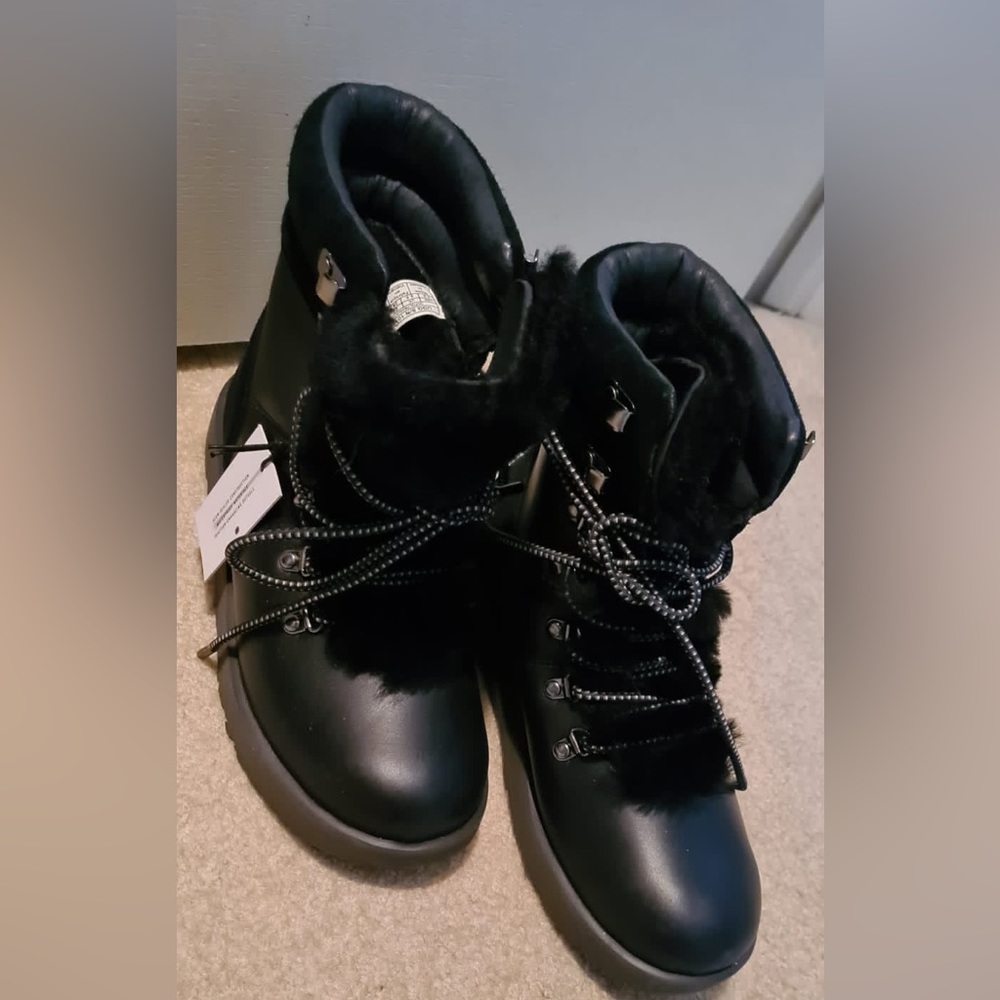 Black Uggs Boot Size 7.5